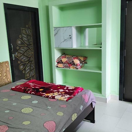 Guru Datta Residency Pithapuram Esterno foto